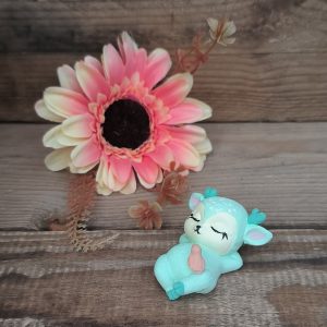 Alvó őzike - zöld