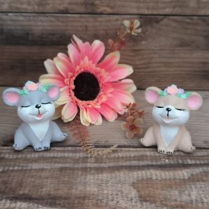 Tavaszi egérke, ülő