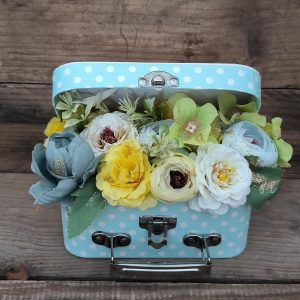 Virágokkal teli bőrönd