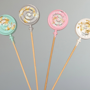 Nyalóka fapálcán, pasztell