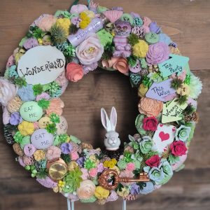 🎩🫖✨ Alice Csodaországban kopogtató – 33 cm ✨🫖🎩