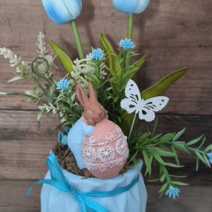 Nyuszika tojással, tavaszi dekoráció - kék