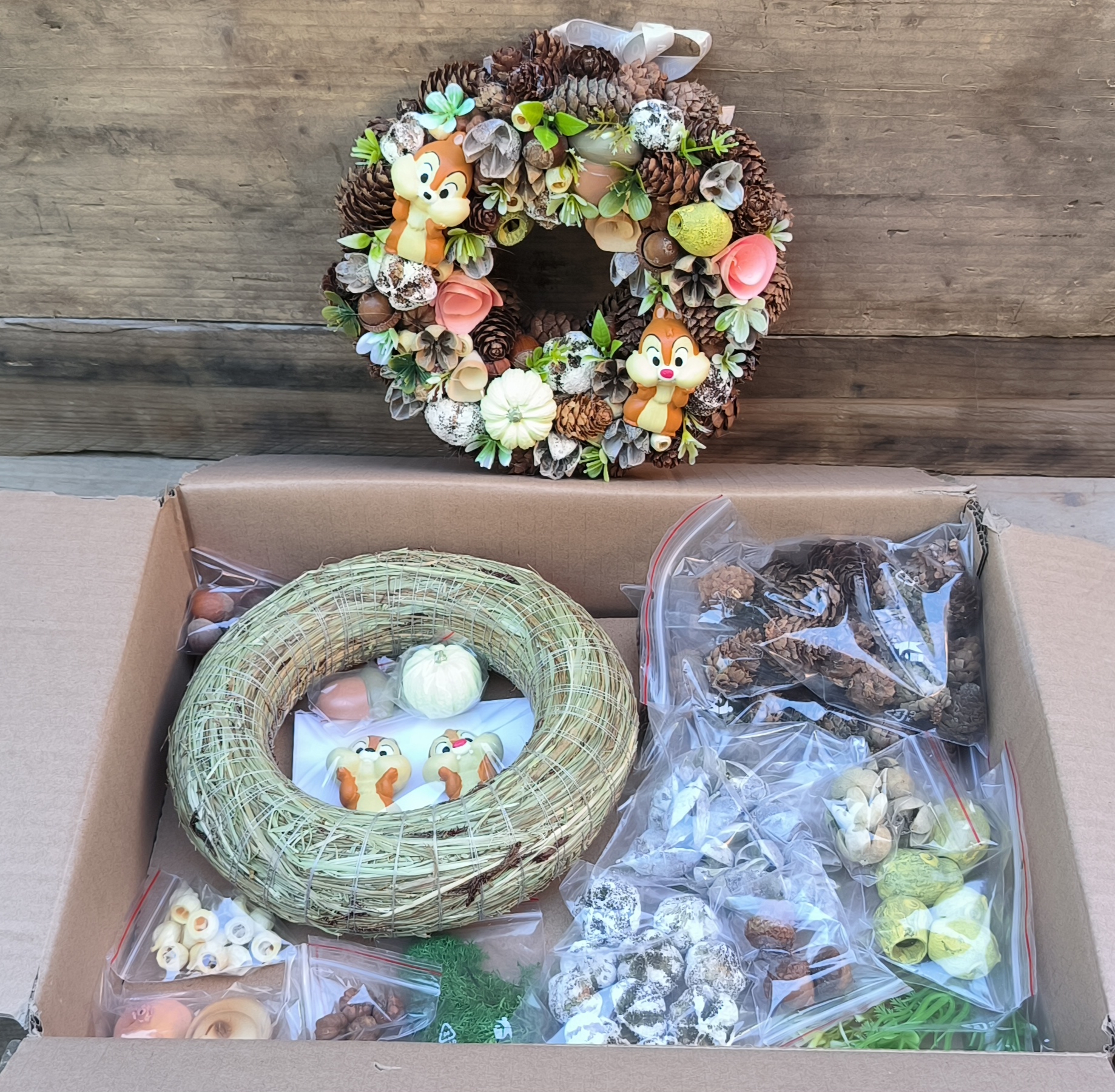 Chip és Dale DIY box – csináld magad őszi kopogtató