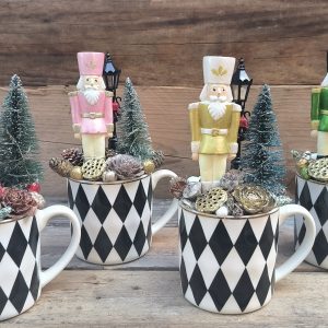 Diótörő bögrés dísz (LED-es)