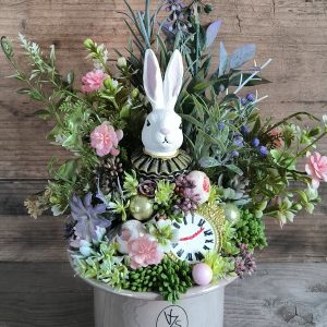 Alice tavaszi dekoráció