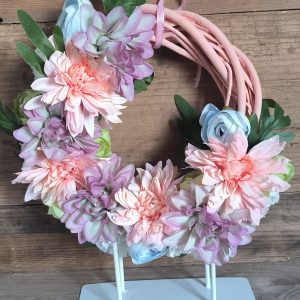 Virágos kopogtató vessző alapon